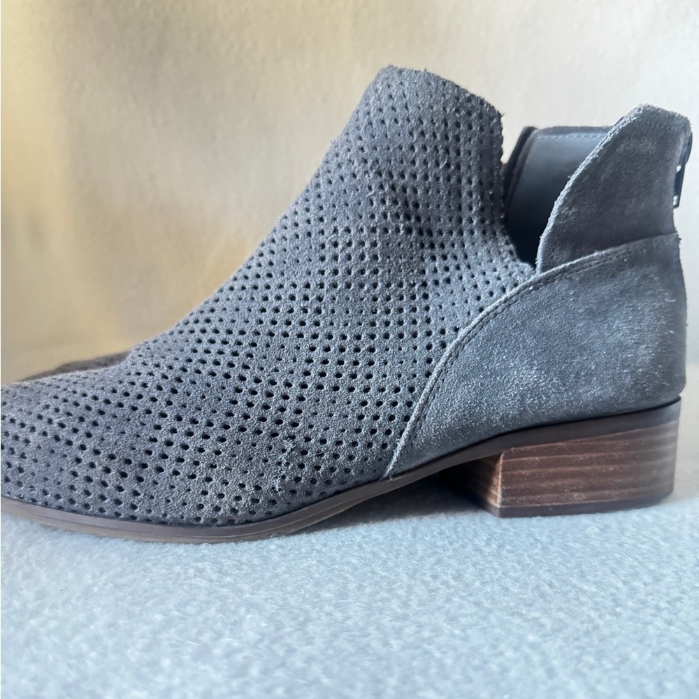 Crown Vintage Gray Suede Women’s Size 10M Ankle Boots. - Picture 12 of 14